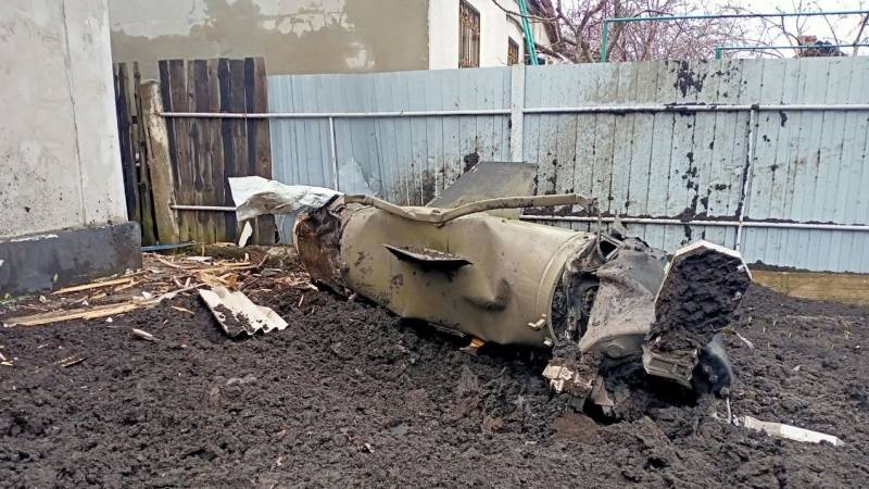 Украинская армия в отчаянии: уникальные снимки "Точки-У", попавшей во двор жителя Донецка