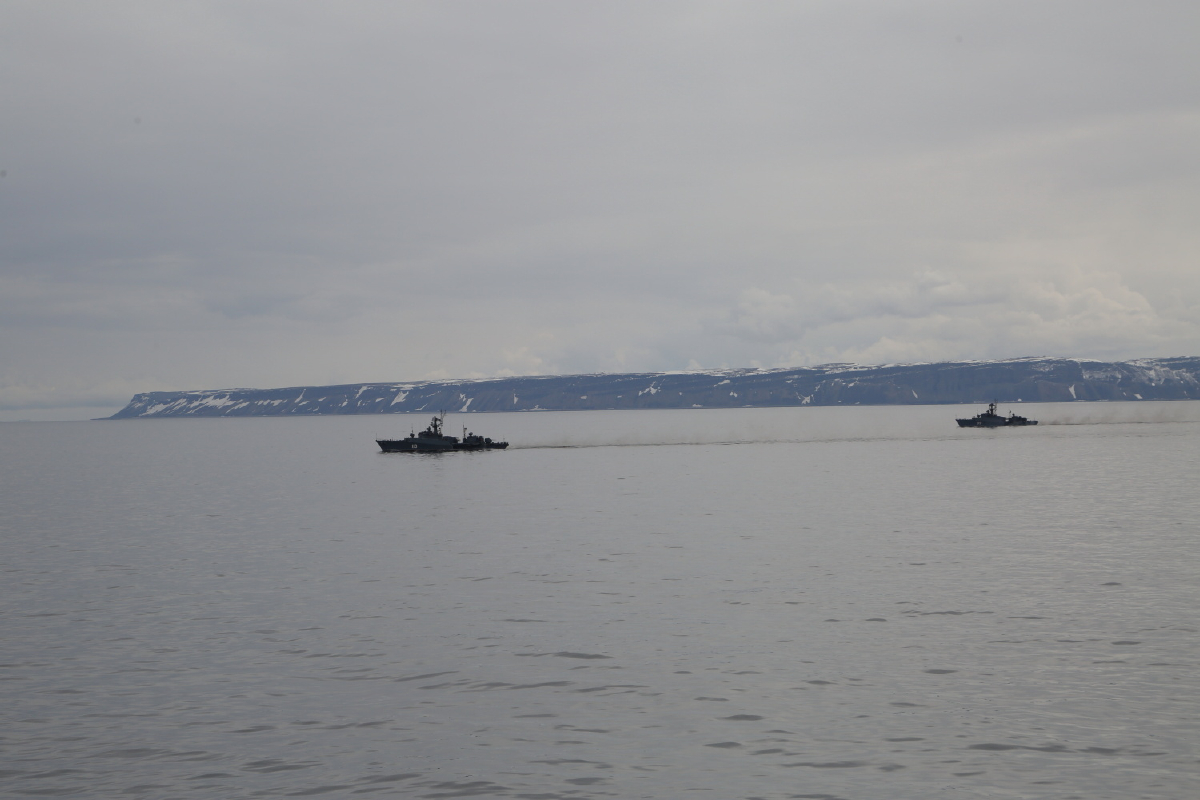 Малые противолодочные корабли «Нарьян-Мар» и «Онега» выполнили артиллерийские стрельбы в Баренцевом море