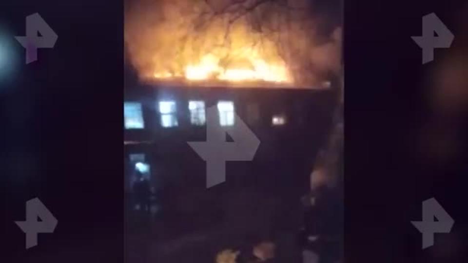 Площадь пожара в доме под Москвой увеличилась до 1,3 тыс. "квадратов"