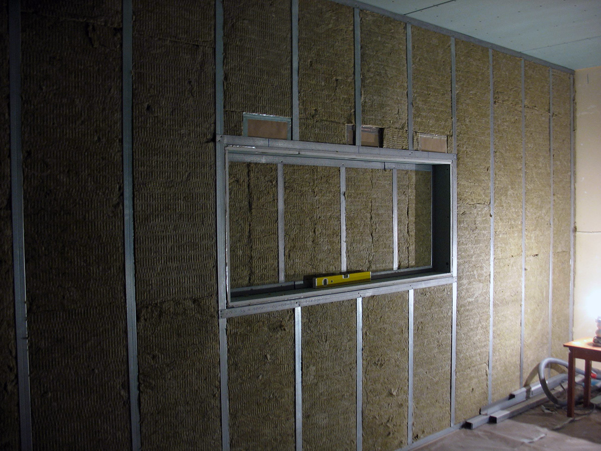 Особенности выбора материалов и монтажа шумоизоляции для стен в квартире