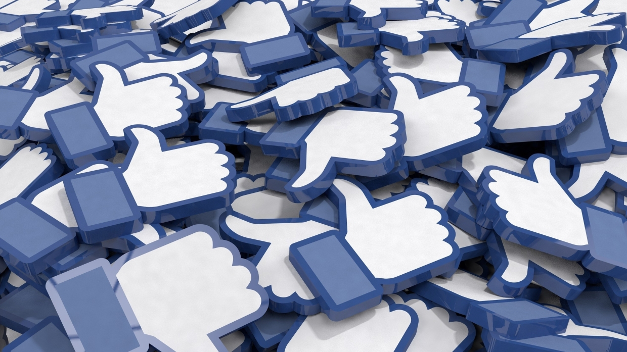 Бывший директор Facebook рассказал, как соцсеть наживается на шок-контенте