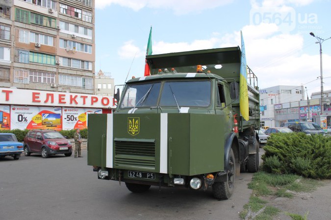 Патриот продал квартиру, купил бронемашину, поехал на войну и потерял в Дебальцево  всё война и мир