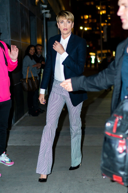 Шуба, клеш и мини: три новых образа Шарлиз Терон с показов фильма "Скандал" в Нью-Йорке Шуба, клеш и мини: три новых образа Шарлиз Терон с показов фильма "Скандал" в Нью-Йорке Звездный стиль