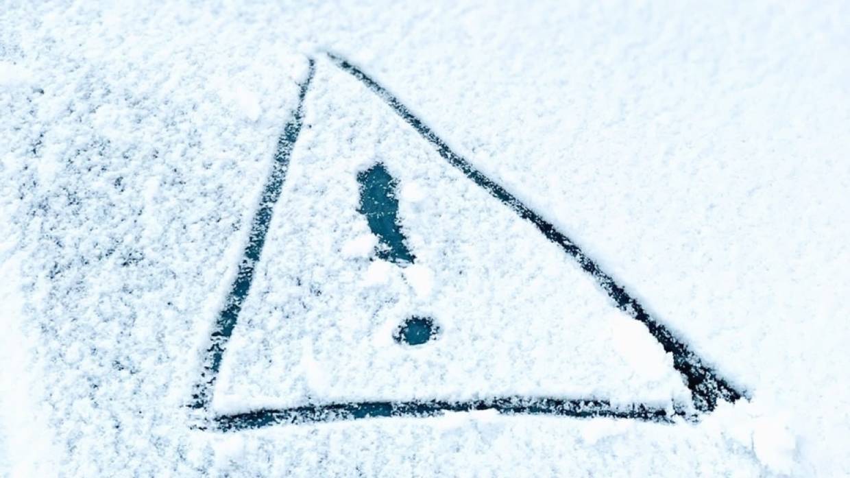 Снегопад заблокировал движение по федеральной трассе между Самарой и Оренбургом