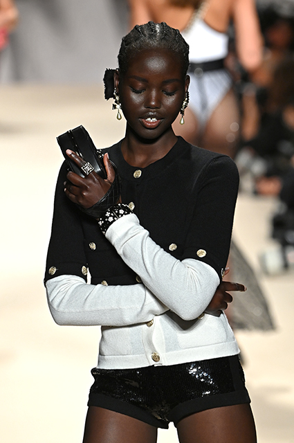 Неделя моды в Париже: улыбающиеся модели и вайб 1980-х на показе Chanel Неделя моды в Париже: улыбающиеся модели и вайб 1980-х на показе Chanel Новости моды