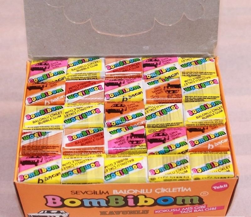 Вкладыши Bombibom: артефакт из 90-х... Их собирали все Вкладыши Bombibom: артефакт из 90-х... Их собирали все