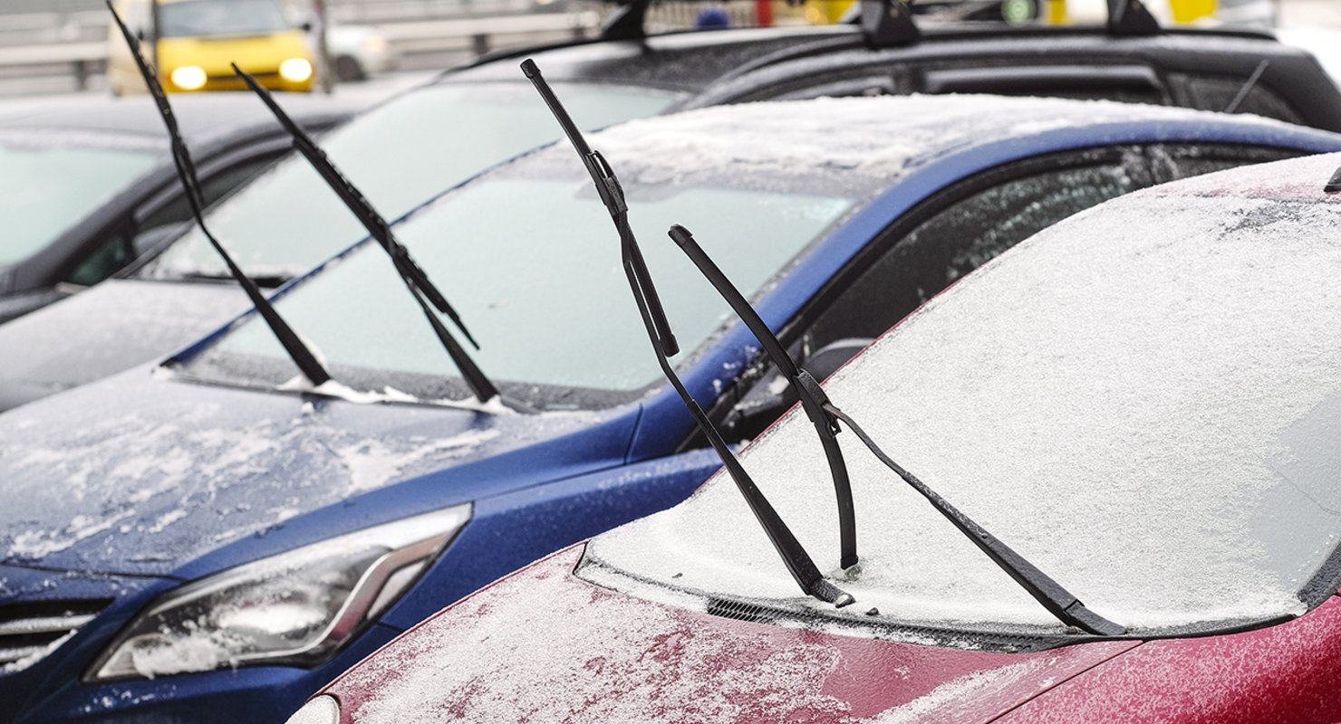 Как при движении авто избавиться от налипающего на дворники снега