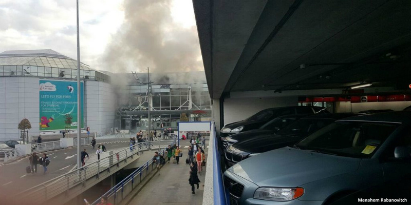 в аэропорту брюсселя произошло два взрыва