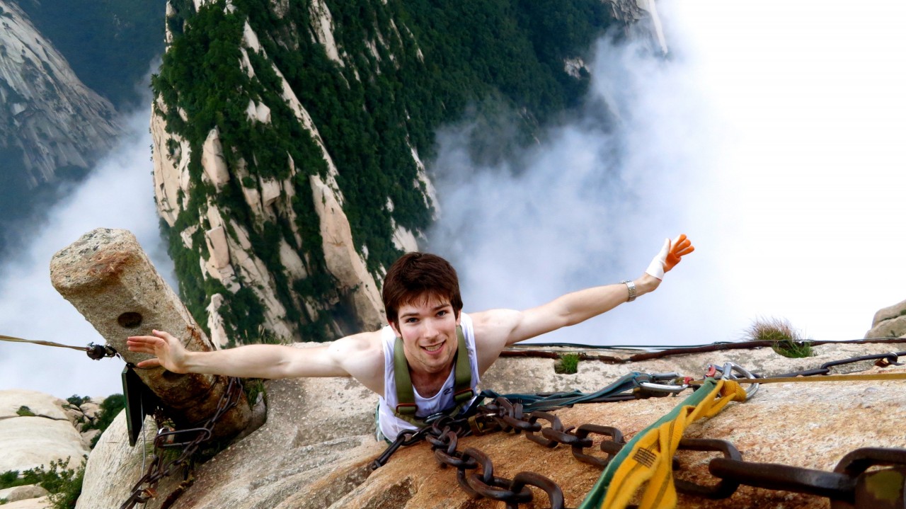 Тропа смерти (Huashan Mountain). Слабонервным лучше даже не смотреть. Тропа смерти (Huashan Mountain). Слабонервным лучше даже не смотреть.