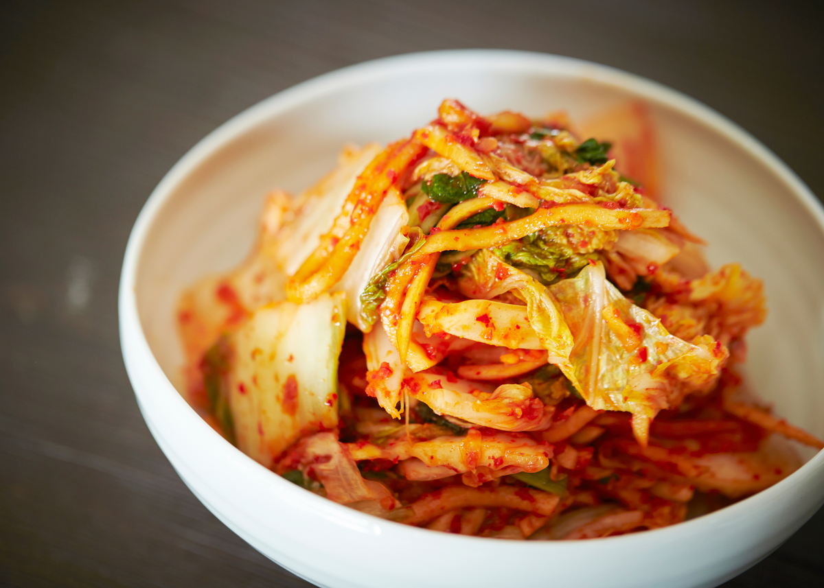 Кимчхи с дайконом: простой рецепт традиционной корейской кухни кимчхи, капусту, можно, перец, Подготовьте, Сложите, капуста, хорошо, перемешайте, полотенцем, нарежьте, редис, холодной, кочан, рыбный, и устричный, более, чтобы, небольшими, обсушите