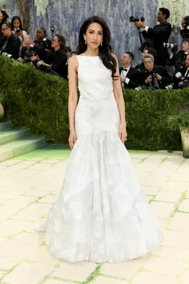 Met Gala — 2026: Энн Хэтэуэй, Виттория Черетти, дочь одного из самых богатых людей Индии Иша Амбани на красной дорожке Images, Джулианна, Метрополитенмузее, Жукова, дочерьмиЛоли, БахияЛоли, БахияРанее, красной, дорожке, вечера, появились, Джиджи, Хадид, Ирина, бюстгальтере, бриллиантами, Николь, Перри, АмбаниВенди, Кидман