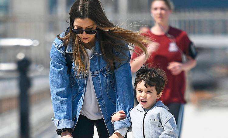 Как выглядит подросший сын Джастина Тимберлейка и Джессики Бил: новые фото с прогулки