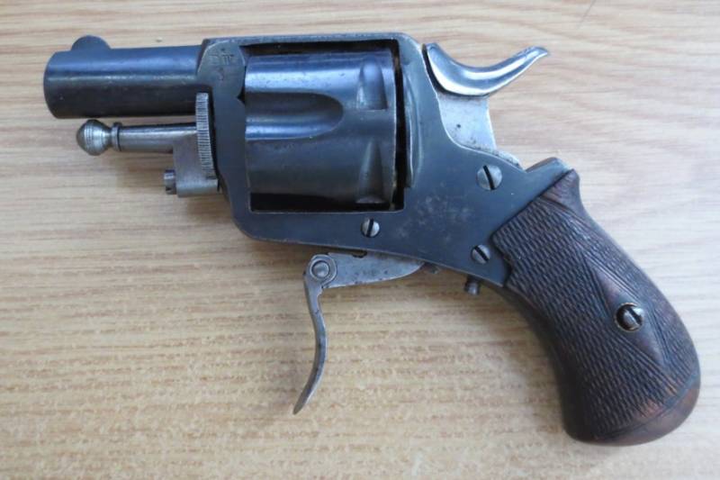 Варнаны против Нагана. И револьверы, и пистолеты Варнаны против Нагана. И револьверы, и пистолеты оружие