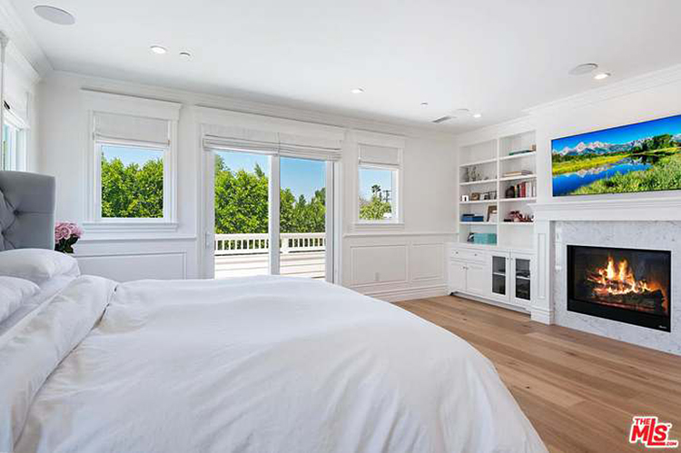 В гостях у Дакоты и Эль Фаннинг: экскурсия по белоснежному дому актрис в Лос-Анджелесе В гостях у Дакоты и Эль Фаннинг: экскурсия по белоснежному дому актрис в Лос-Анджелесе Стиль жизни,Дома звезд