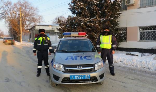 В Керчи инспекторы ГИБДД разыскали потерявшихся подростков