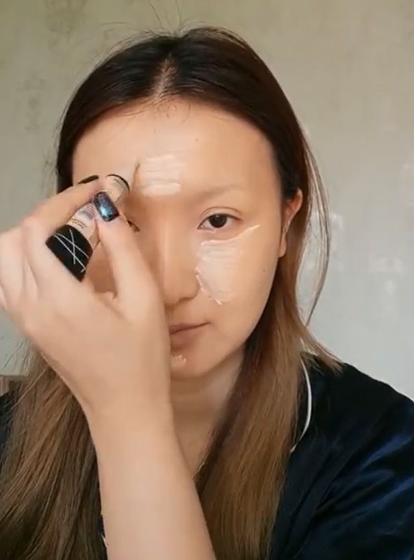 Китаянка с помощью макияжа изменяется до неузнаваемости