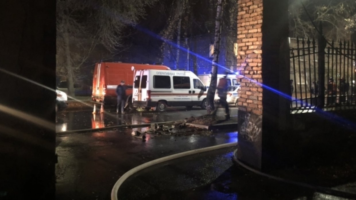 Спасатели ликвидировали пожар на складе в Кронштадте