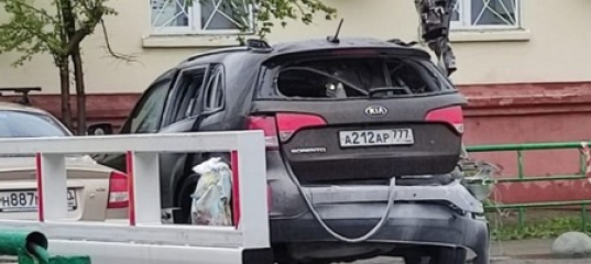 В Мытищах сгорела Kia Sorento, багажник которой разнёс трофейный РПГ. Двое пострадавших