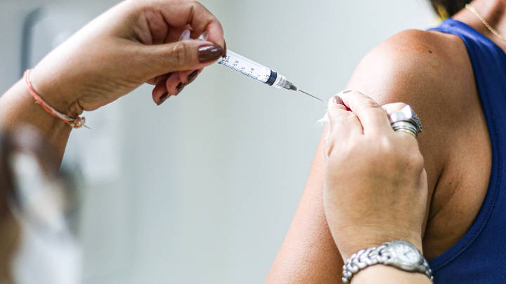 "Мы имеем право": Новокузнецкие чиновники угрозами заставляют вакцинироваться учителей