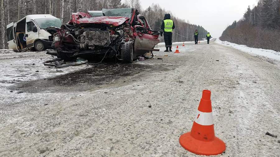 Два человека погибли и трое пострадали в результате ДТП в Свердловской области