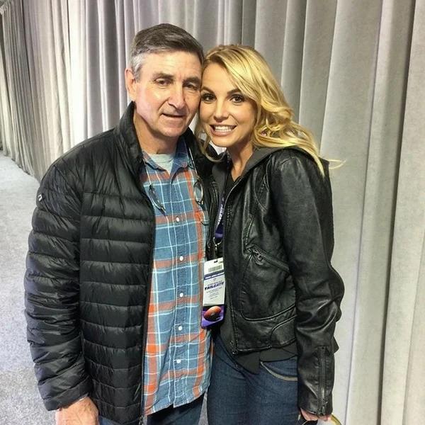 Бритни Спирс требует в суде лишить ее отца опекунства Бритни Спирс требует в суде лишить ее отца опекунства Звезды