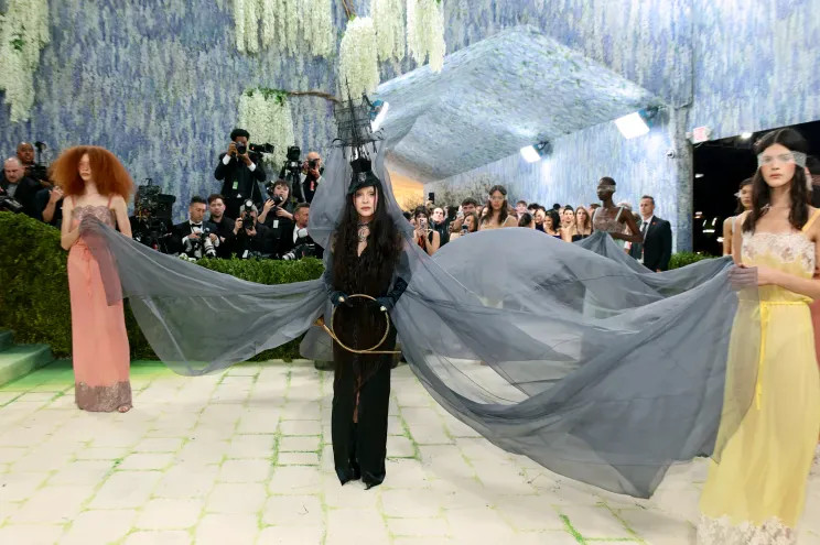 14 лучших образов Met Gala: Ирина Шейк в бриллиантах, 