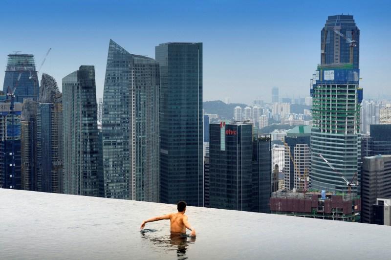 Один из самых необычных, высоких и дорогих отелей мира- Marina Bay Sands в Сингапуре
