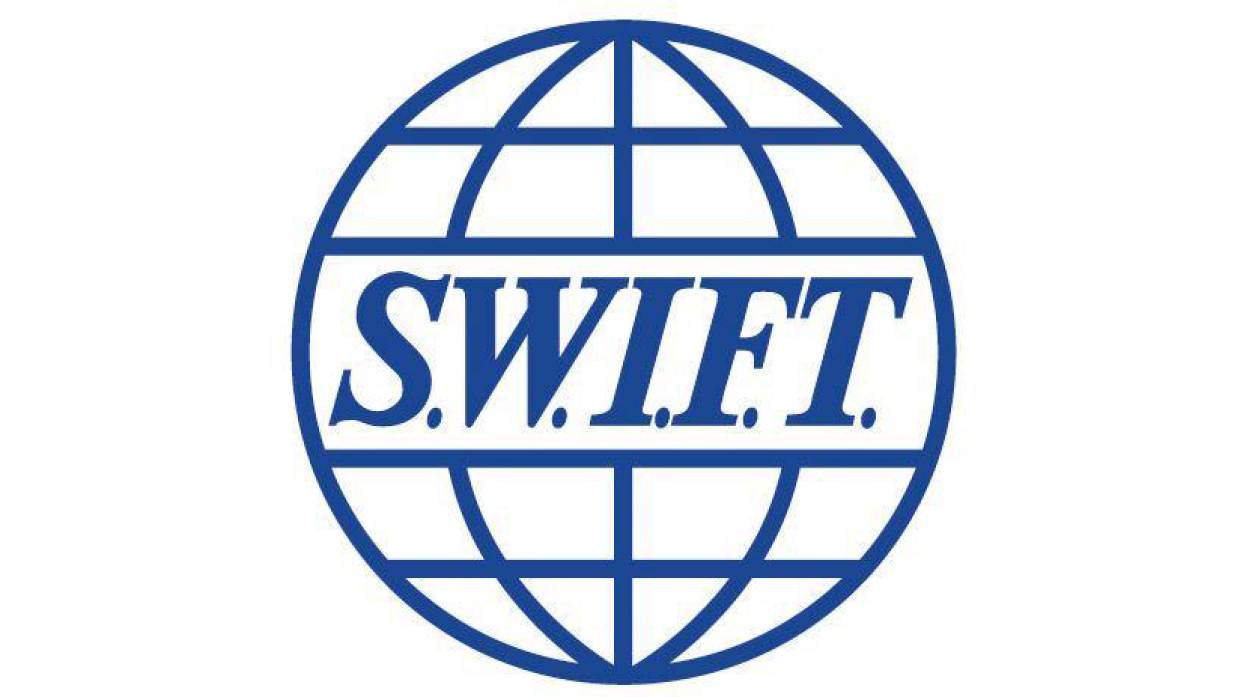 Эксперты FT сравнили возможное отключение РФ от SWIFT со стрельбой из гранатомета