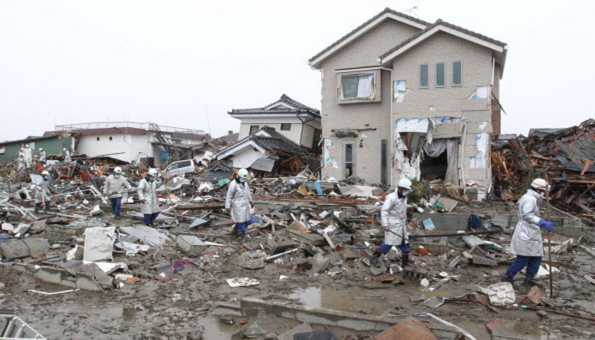 Школа землетрясение. Здания в Японии от землетрясения. Последствия землетрясения в Японии. Восстановление Японии после ЦУНАМИ.