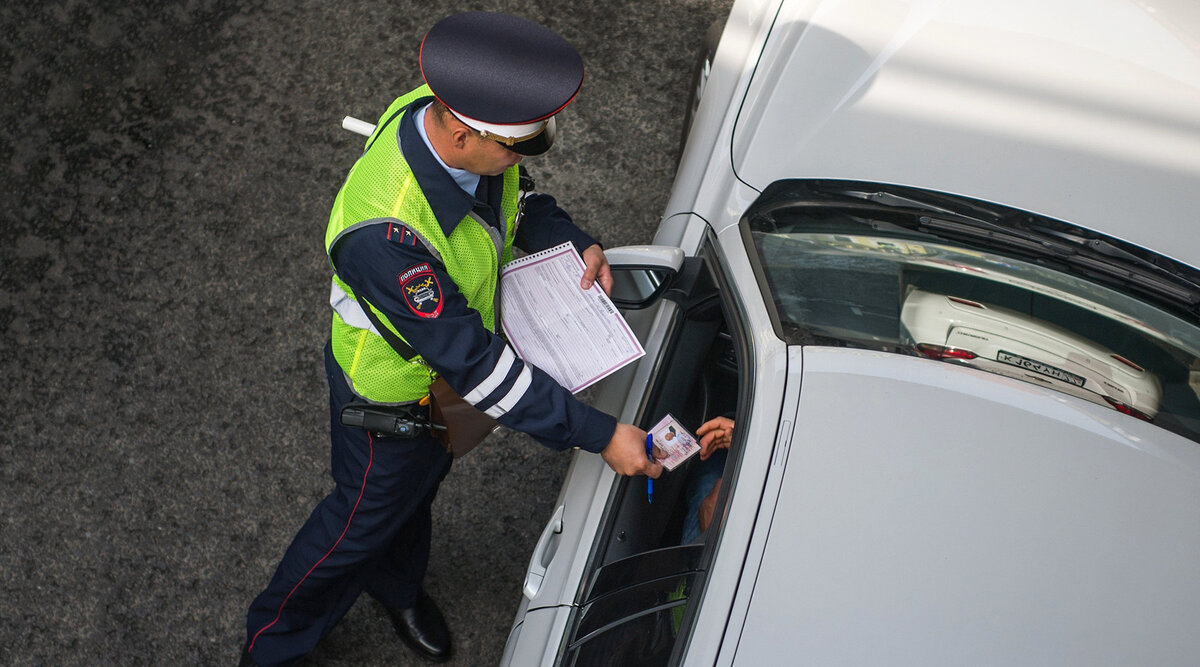 Срок водительского удостоверения продлевают: что это значит авто,водителю на заметку,гибдд,машины,пдд,Россия,штрафы и дтп
