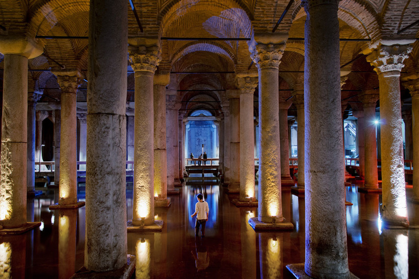 Огромный зал с античными колоннами под Стамбулом — для чего его построили 
