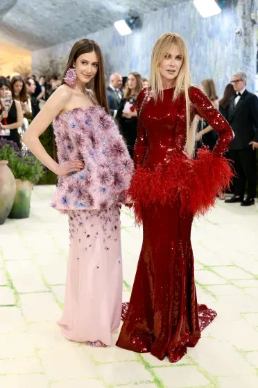 14 лучших образов Met Gala: Ирина Шейк в бриллиантах, 