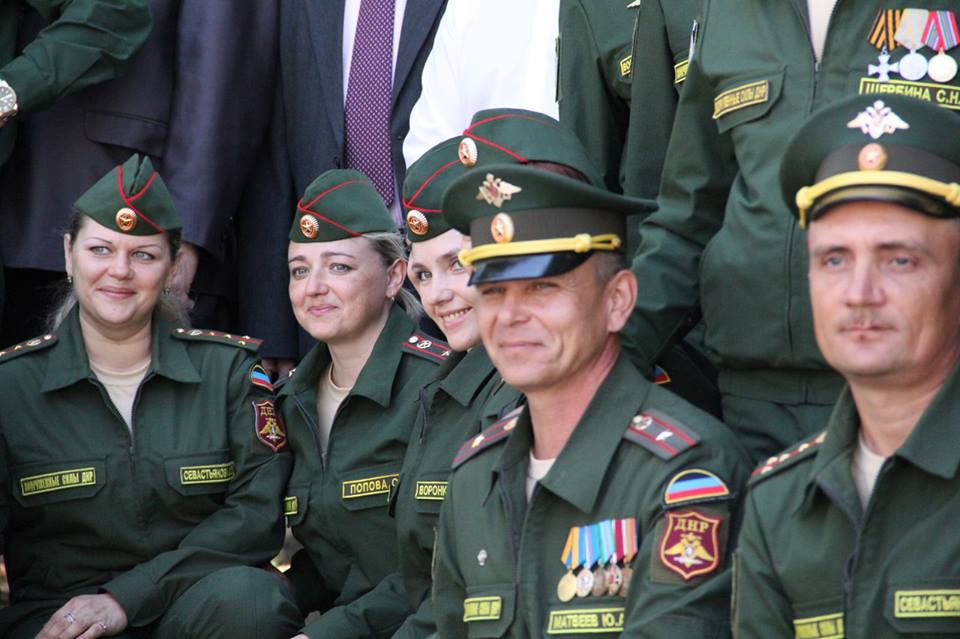Россия новая зеленая. Офиска Шойгу. Офисная форма. Офисная форма для военнослужащих. Зеленая Военная форма.