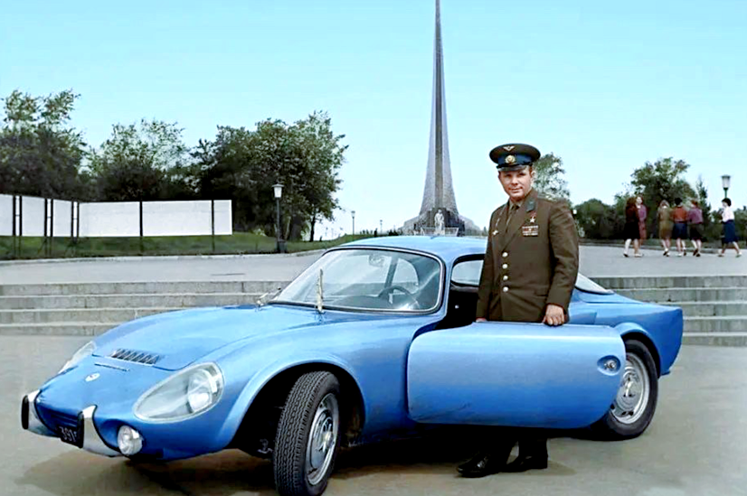 Ю. А. Гагарин со своим автомобилем Matra Djet, 1965 г.