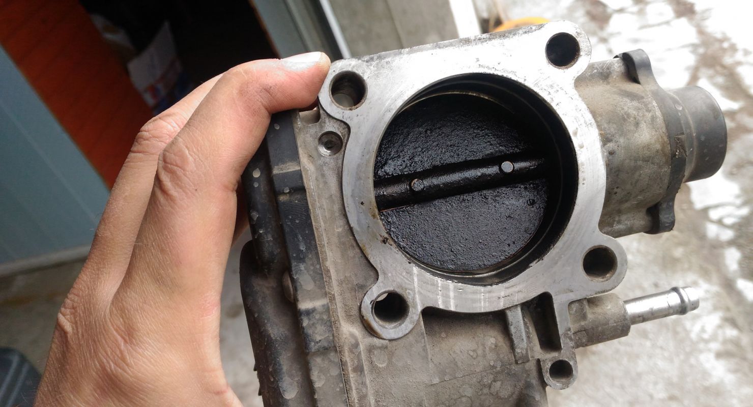 Как провести очистку дроссельной заслонки