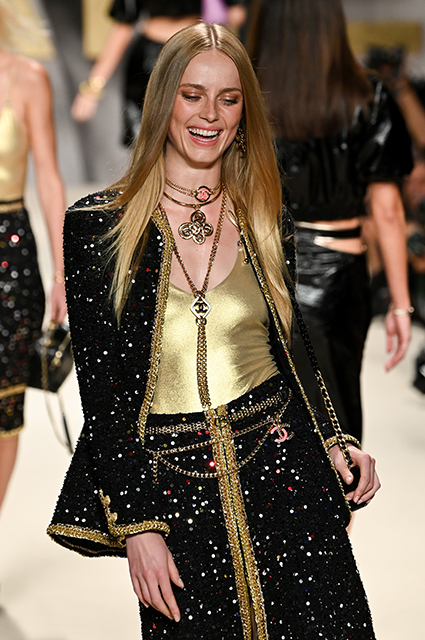 Неделя моды в Париже: улыбающиеся модели и вайб 1980-х на показе Chanel Неделя моды в Париже: улыбающиеся модели и вайб 1980-х на показе Chanel Новости моды