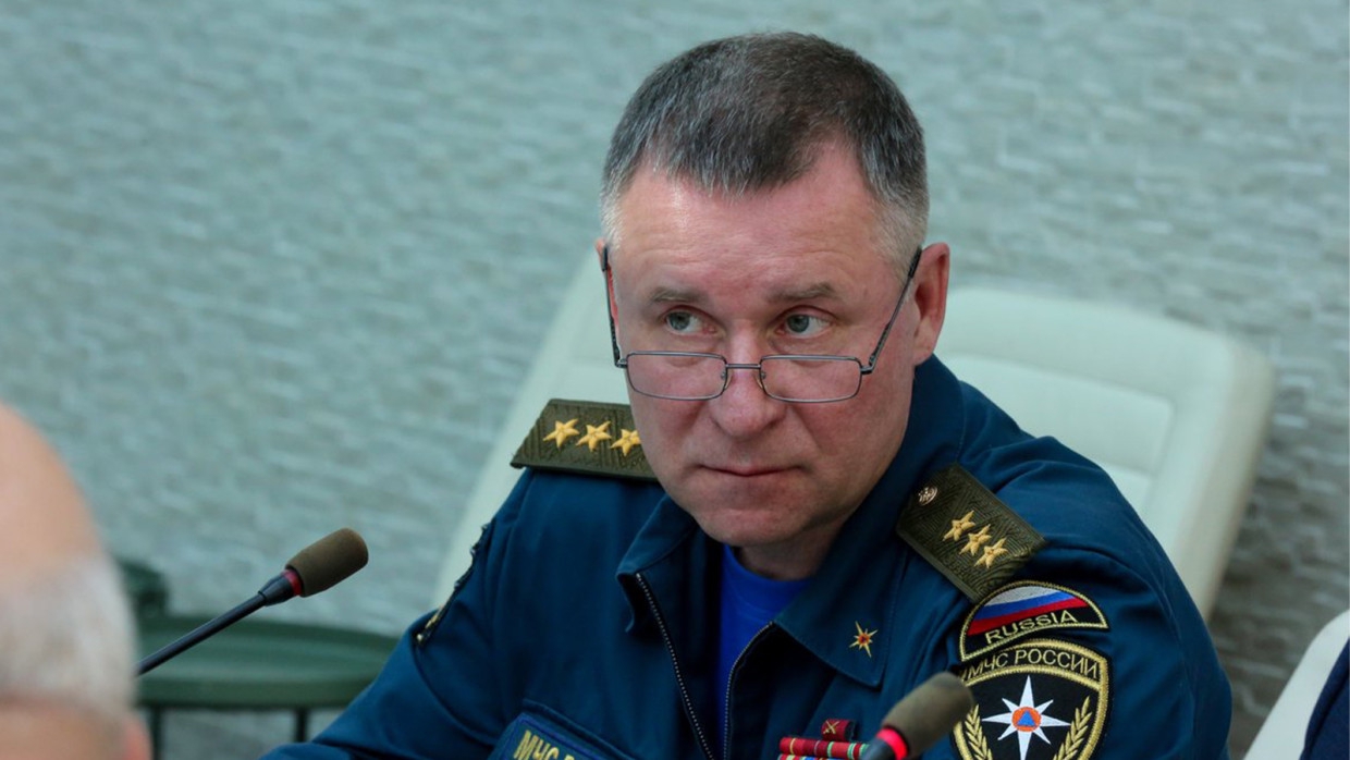 Владимир Путин присвоил погибшему главе МЧС звание Героя России