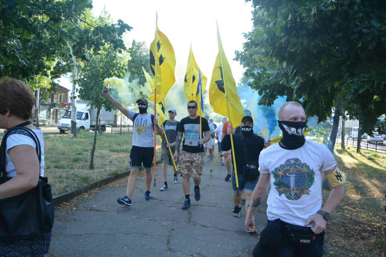 Маршу показывает. Скинхеды против ЛГБТ. Скинхеды и ЛГБТ. Скинхед против ЛГБТ Чили. Skinhead vs LGBT.