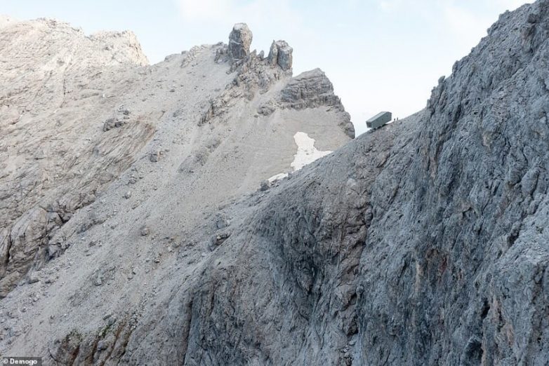 Ночёвка над Альпами бивака, метров, поэтому, Мармароль, Ауронцо, убежища, могут, добраться, бивак, нового, придется, вершины, Fanton, Bivouac, можно, места, часов, хребта, вертолет, непогоды