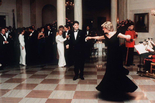 Принцесса Диана и Джон Траволта танцуют в Белом доме, 1985 год. знаменитости, редкие, фото