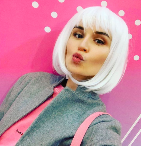 Полина Гагарина покоряет Азию в новом образе