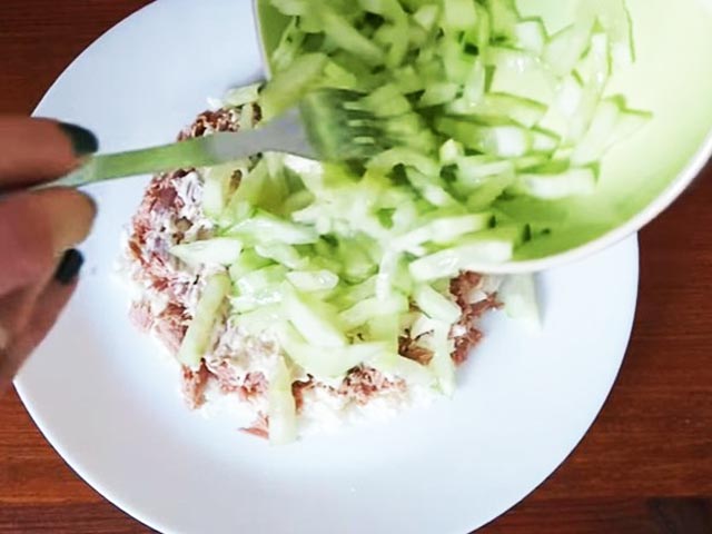 Салаты на 8 Марта – шесть вкусных рецептов Салаты на 8 Марта – шесть вкусных рецептов