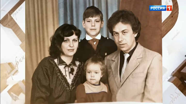 Потерял всех: личная драма Дмитрия Дюжева Потерял всех: личная драма Дмитрия Дюжева Звезды