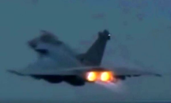 После бомбардировки позиций ИГИЛ сирийский самолет был атакован двумя НЛО