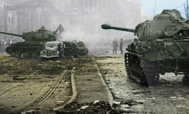 Танки ИС-2 вышли на битву за Берлин: цветные архивные кадры Берлин, группы, танки, танков, приняли, участие, решающей, битве, действие, прорывалось, отделение, полном, противника, гнезд, пулеметных, Тяжелые, подавляли, огнем, скверу, огнеметчикомМощным