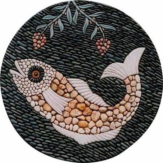 Декор из гальки. Смотрится красиво, но как долго и кропотливо это делали! handmake,поделки для сада,поделки своими руками,разное