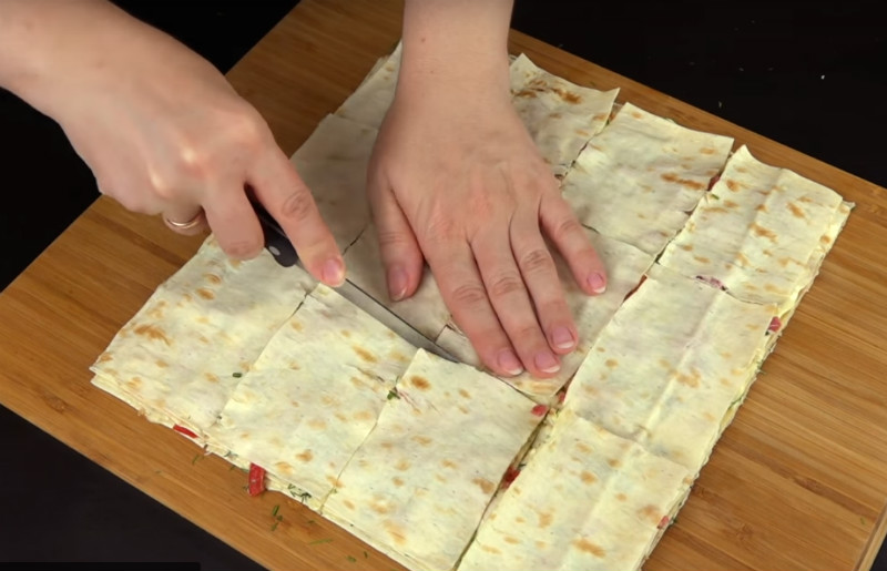 закуска из лаваша с колбасой и сыром