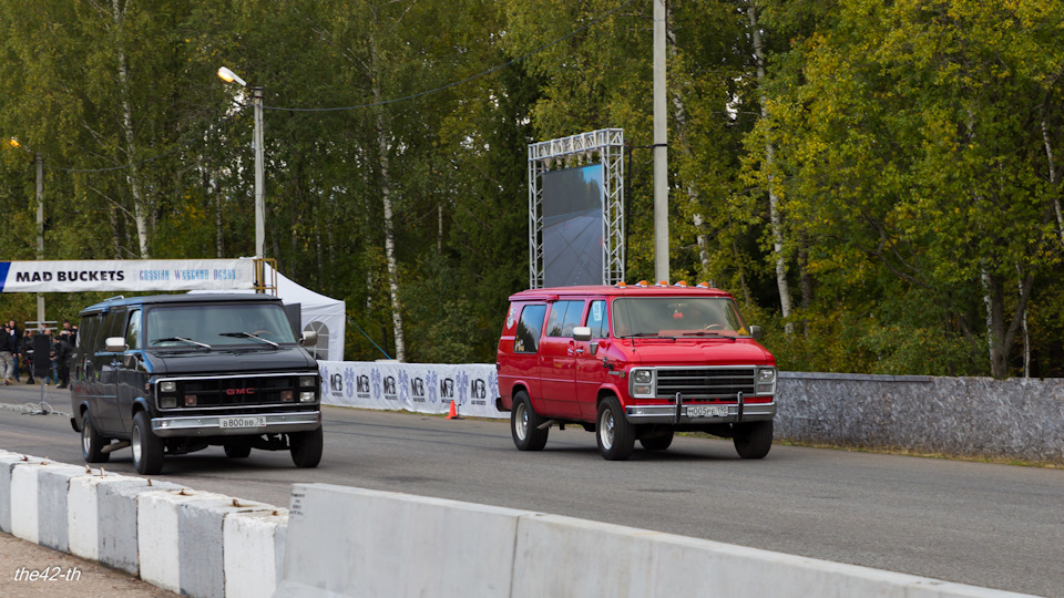 Маленькая девочкая и большие машины Маленькая девочкая и большие машины авто и мото,автомобили,автомобиль,история,машины,Россия,тюнинг