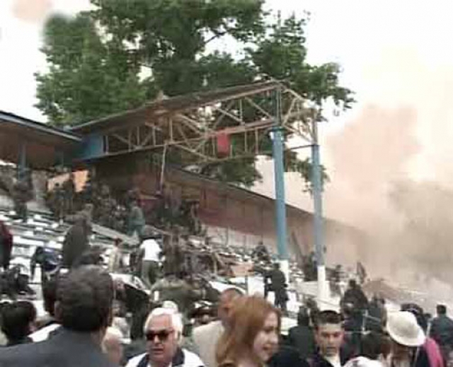 Взрыв на стадионе. Взрыв на стадионе Динамо в Грозном 9 мая 2004.