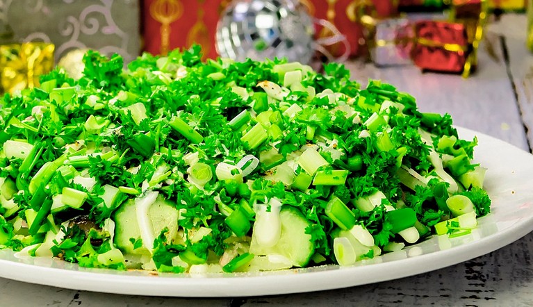 «Селедка под зеленой шубой» Этот салат только для самых дорогих гостей.